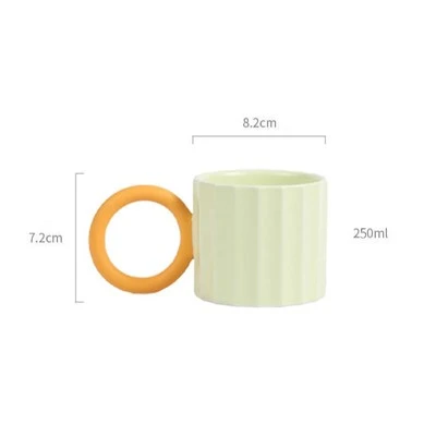 Qual è la differenza tra tazze in porcellana e ceramica?