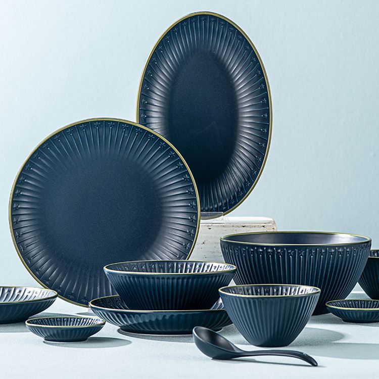 Set Di Piatti E Ciotole Da Cucina