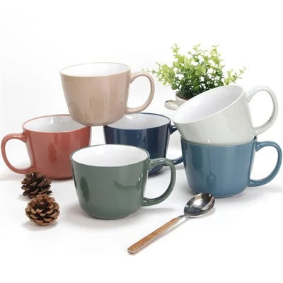 Tazze in ceramica colorata